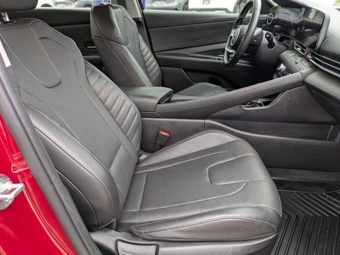 Used 2022 Hyundai Elantra Limited FWD image 18