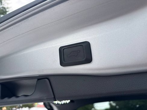 Used 2021 Toyota RAV4 Limited FWD image 40