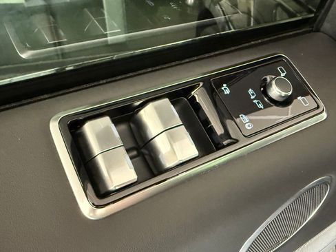 Used 2022 Land Rover Range Rover Sport SVR image 28