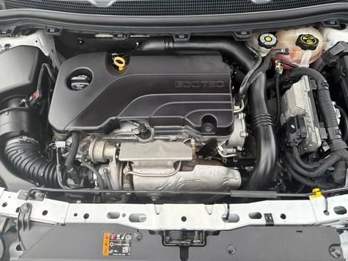 Used 2018 Chevrolet Cruze LT w/ Convenience Package FWD image 30