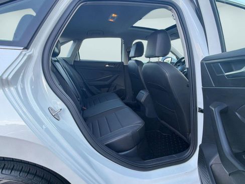 Certified 2022 Volkswagen Jetta SE FWD image 22