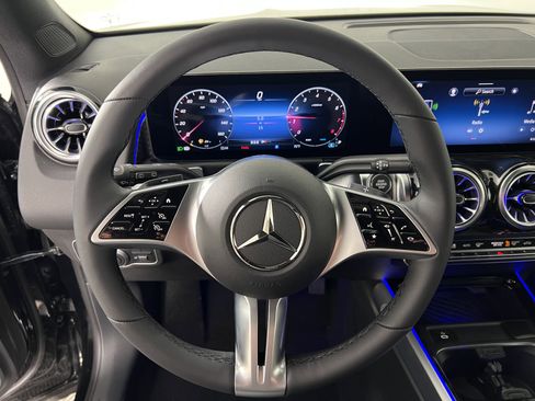 New 2025 Mercedes-Benz GLB 250 4MATIC image 26