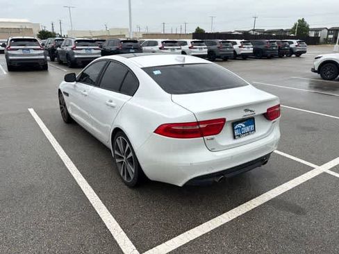 Used 2017 Jaguar XE Prestige RWD image 3