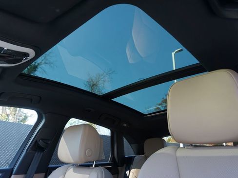 Used 2024 Porsche Macan image 12