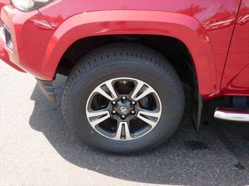 Certified 2019 Toyota Tacoma TRD Sport w/ TRD Premium Sport Package AWD/4WD image 8
