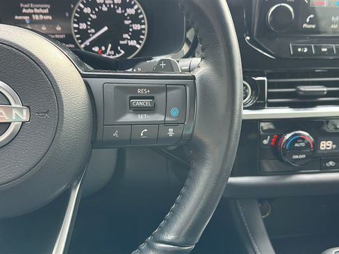 Certified 2022 Nissan Pathfinder SL image 16