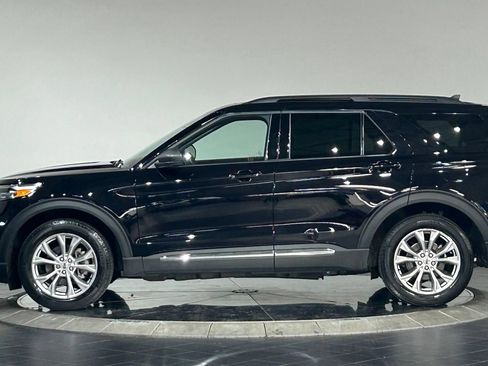 Used 2023 Ford Explorer XLT w/ Equipment Group 202A AWD/4WD image 6