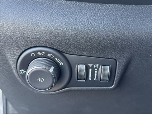 New 2025 Jeep Compass Latitude w/ Sun & Sound Group image 11