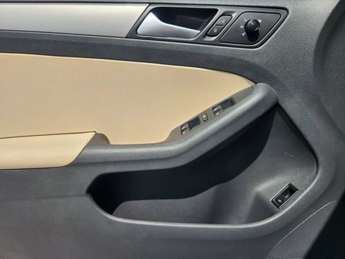 Used 2017 Volkswagen Jetta SE FWD image 16