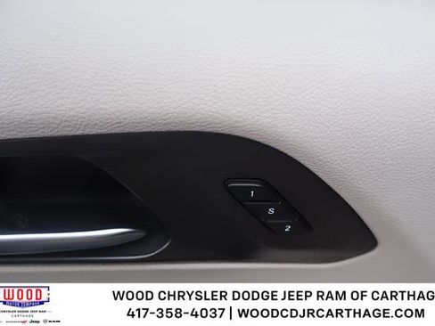 Used 2020 Chrysler Pacifica Limited w/ Advanced Safetytec Group FWD image 10
