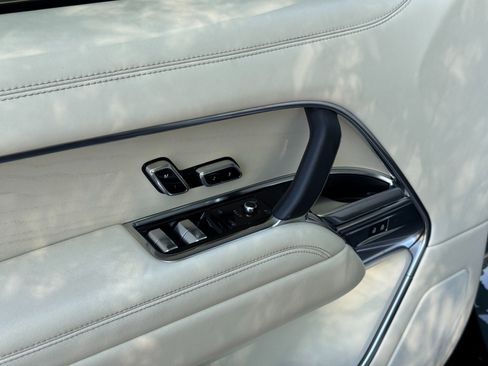 Used 2023 Land Rover Range Rover Long Wheelbase Autobiography image 21