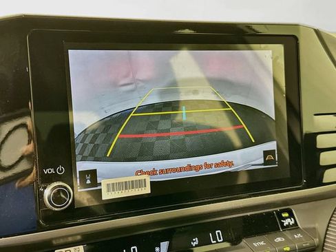 Used 2025 Toyota Camry SE w/ Convenience Package FWD image 17