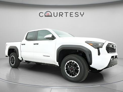 Used 2025 Toyota Tacoma TRD Off-Road w/ TRD Off Road Upgrade Package AWD/4WD image 26