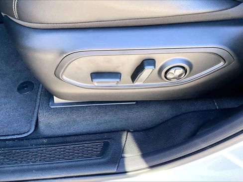 New 2025 Jeep Grand Cherokee Altitude image 16