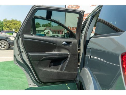 Used 2019 Dodge Journey SE FWD image 24