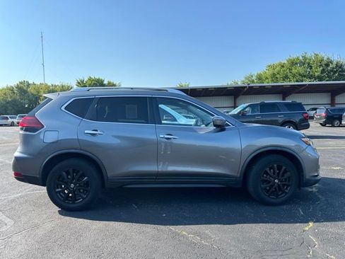 Used 2019 Nissan Rogue SV FWD image 7