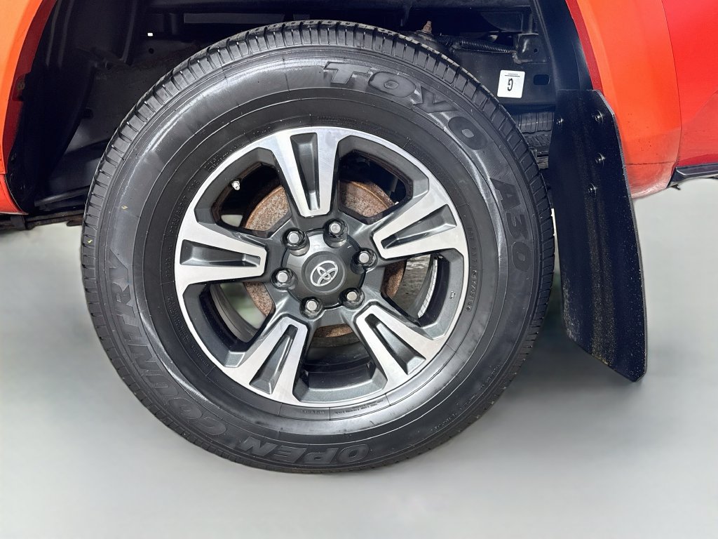 Used 2018 Toyota Tacoma TRD Sport w/ Technology Package AWD/4WD image 32