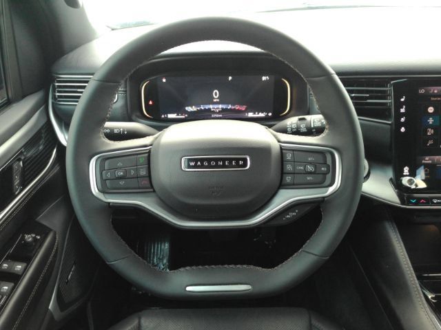 Used 2025 Jeep Wagoneer L Series II AWD/4WD image 34