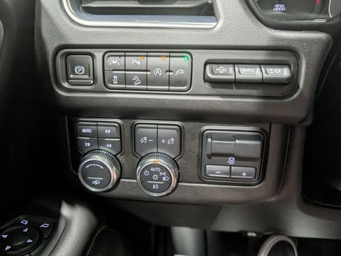 Used 2021 GMC Yukon AT4 w/ AT4 Premium Plus Package AWD/4WD image 26