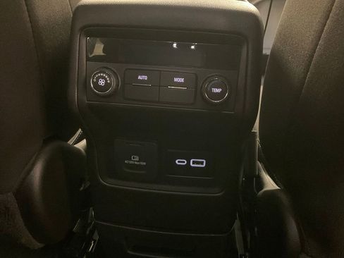 Used 2023 GMC Acadia SLE w/ Driver Convenience Package image 29