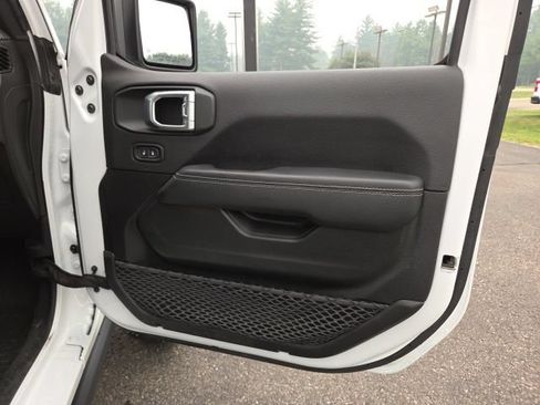Used 2022 Jeep Gladiator Rubicon w/ LED Lighting Group AWD/4WD image 55
