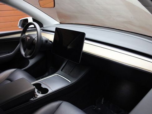 Used 2023 Tesla Model Y Long Range image 38