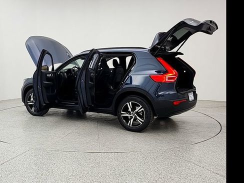 New 2026 Volvo XC40 B5 Core w/ Climate Package image 12