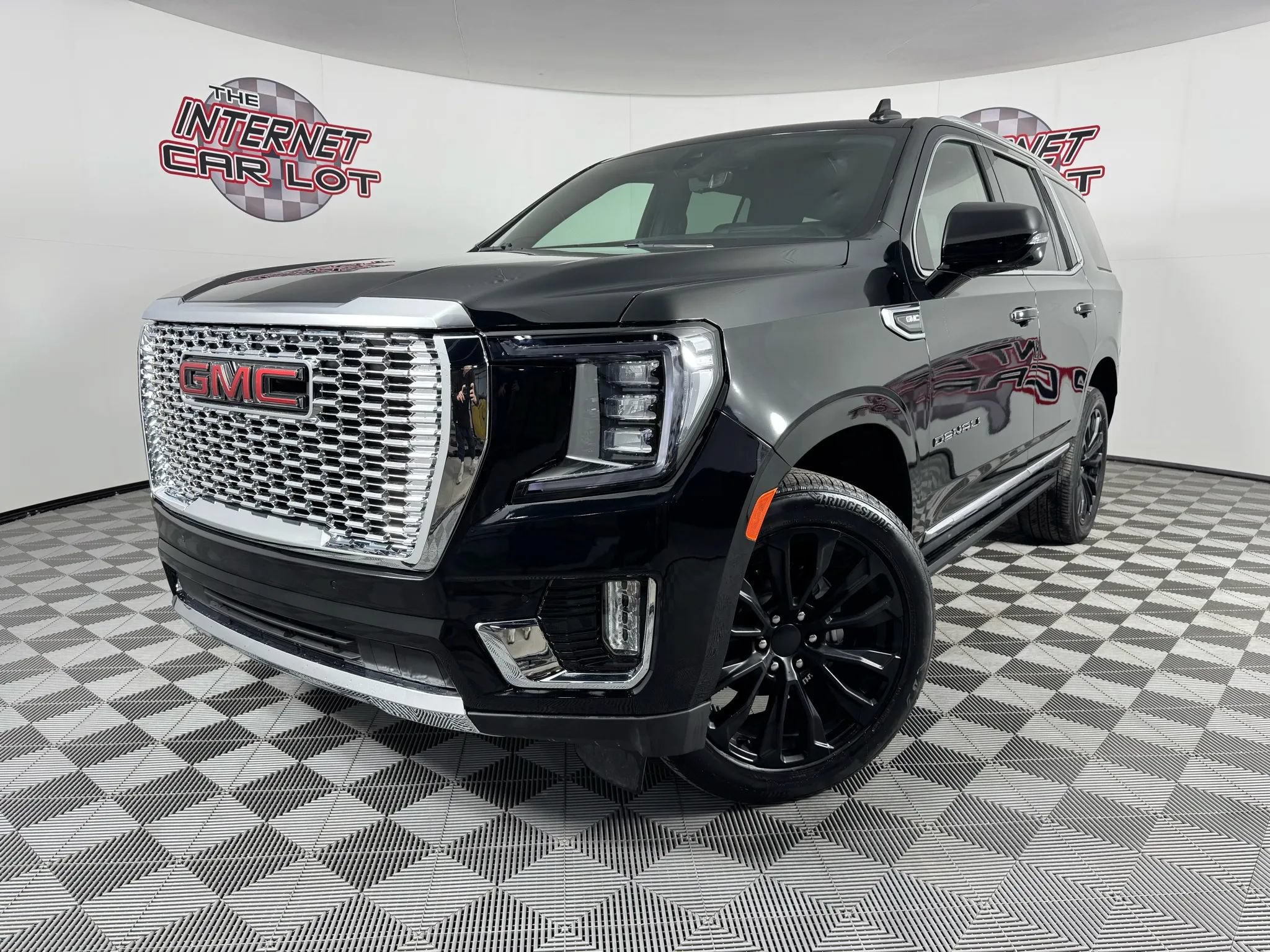 Used 2022 GMC Yukon Denali w/ Advanced Technology Package AWD/4WD image 1