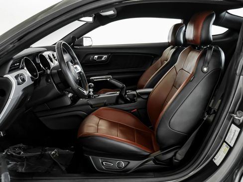 Used 2016 Ford Mustang Premium RWD image 3
