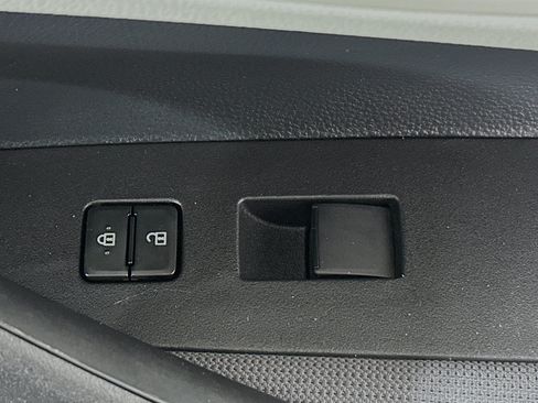 Used 2025 Toyota Corolla LE FWD image 30