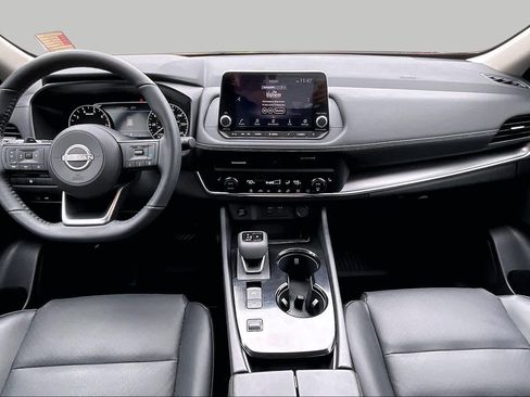 Used 2024 Nissan Rogue SV w/ SV Premium Package FWD image 15