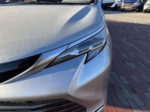 Used 2025 Toyota Sienna Platinum image 22