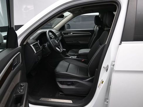 Used 2023 Volkswagen Atlas SE w/ Panoramic Sunroof Package image 9