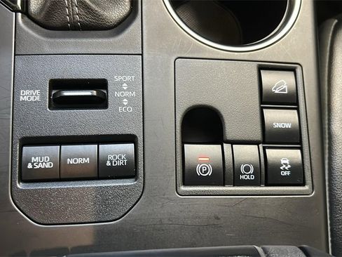 Used 2024 Toyota Highlander XLE image 27