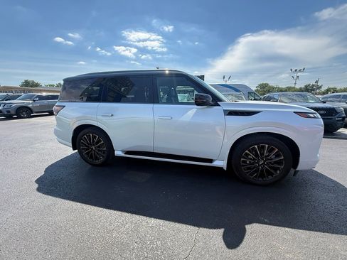 Used 2026 INFINITI QX80 Autograph w/ Premium Cargo Package AWD/4WD image 2