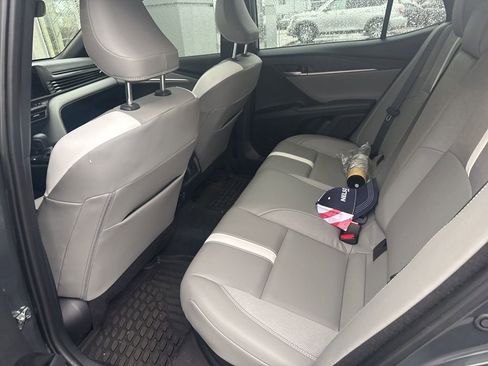 Used 2025 Toyota Camry SE AWD/4WD image 19