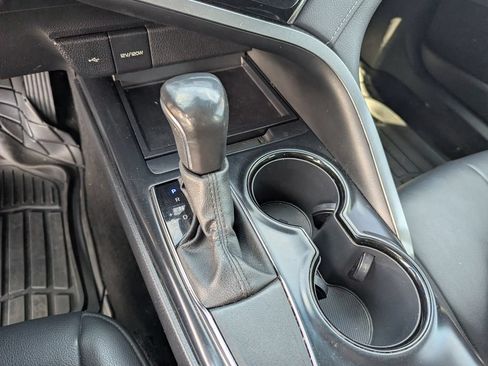 Used 2020 Toyota Camry SE FWD image 14