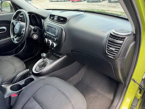 Used 2016 Kia Soul + FWD image 18
