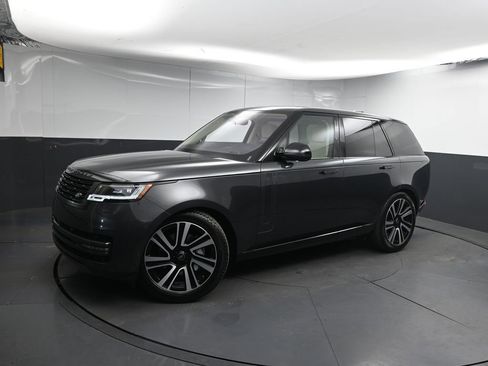 Used 2023 Land Rover Range Rover SE image 1