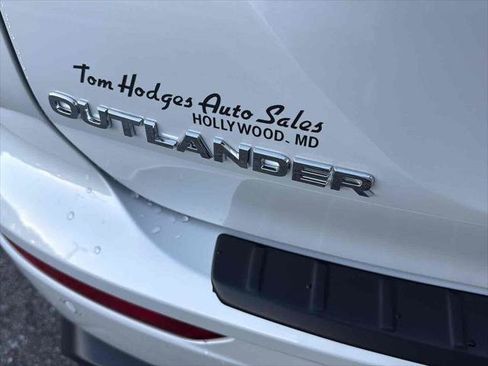 New 2026 Mitsubishi Outlander ES image 7