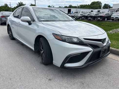 Used 2023 Toyota Camry SE w/ Cold Weather Package FWD image 4