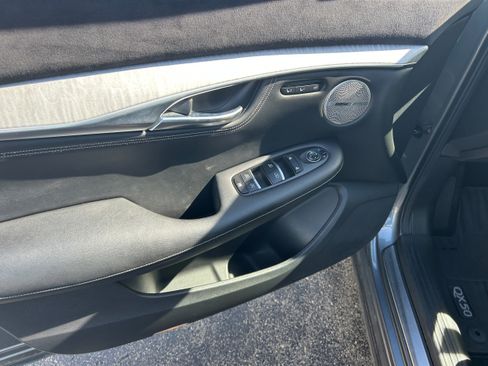Used 2019 INFINITI QX50 Essential w/ Sensory Package AWD/4WD image 4