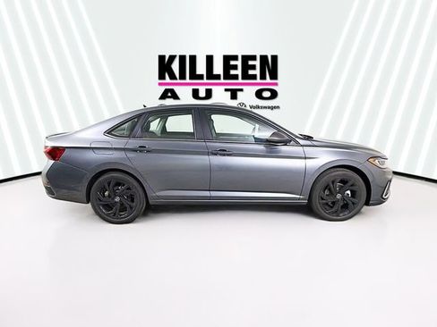 New 2026 Volkswagen Jetta SE image 8