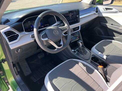 Used 2025 Volkswagen Taos SE image 14