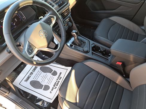 Certified 2024 Volkswagen Taos SEL image 15