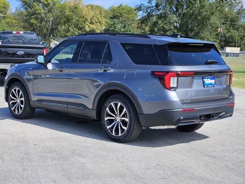 New 2025 Ford Explorer ST-Line image 4