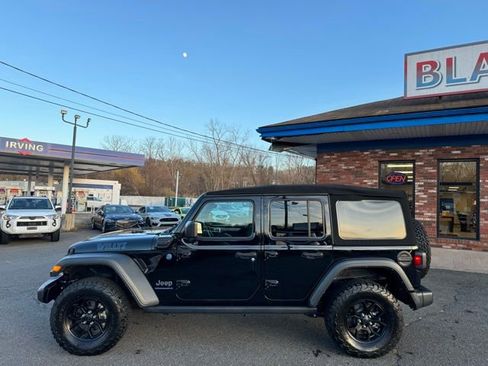 Used 2024 Jeep Wrangler Unlimited AWD/4WD image 9