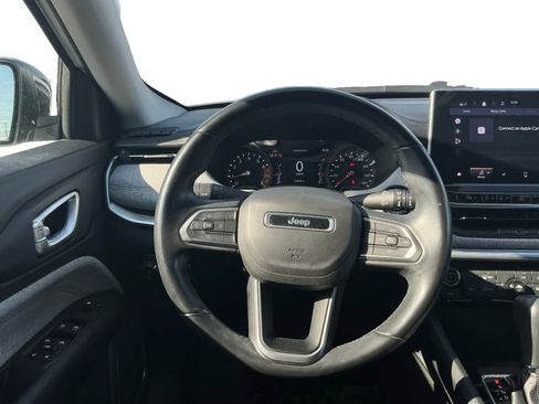 Used 2022 Jeep Compass Latitude image 11