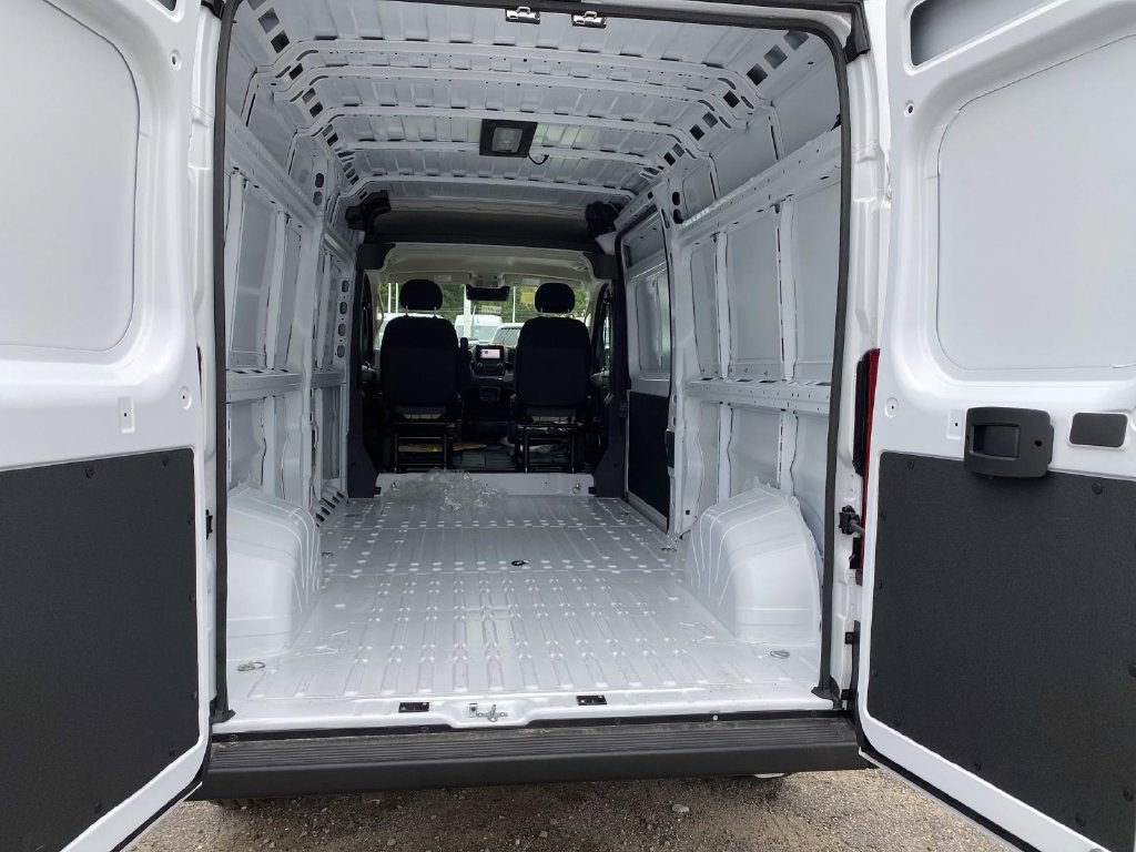 New 2026 RAM ProMaster 2500 w/ Convenience Group FWD image 5