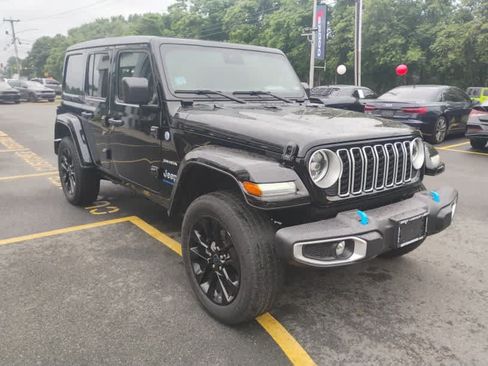 Used 2024 Jeep Wrangler Unlimited Sahara w/ Safety Group AWD/4WD image 2